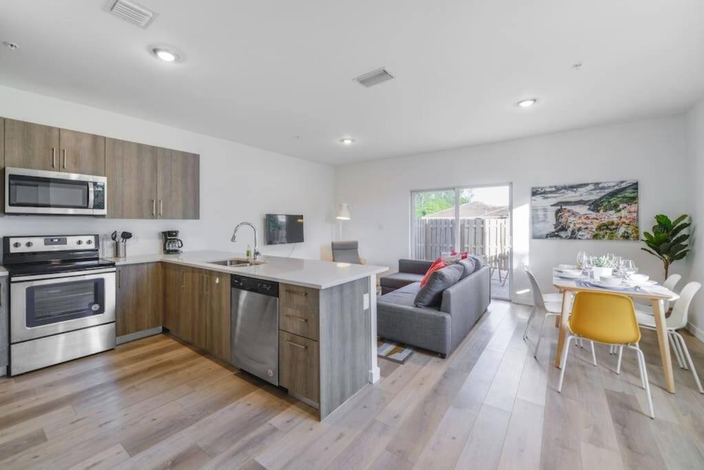 Amazing Town House 15 Min From The Beach Wfree Parking Villa Miami Exterior foto