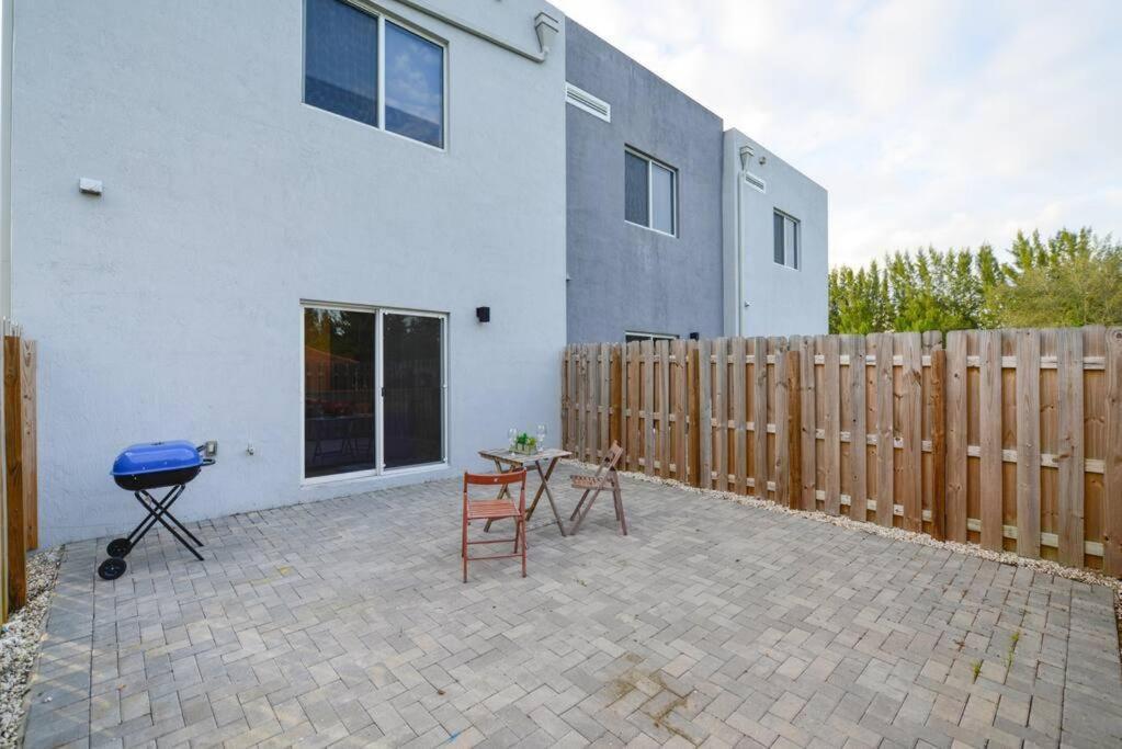 Amazing Town House 15 Min From The Beach Wfree Parking Villa Miami Exterior foto